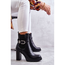 FE1 Botas de piel Maresol negras sobre poste con cinturón decorativo negro 6