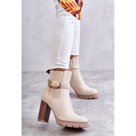 FE1 Botas de piel sobre pilar con cinturón decorativo, beige Maresol 1