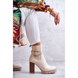 FE1 Botas de piel sobre pilar con cinturón decorativo, beige Maresol 7