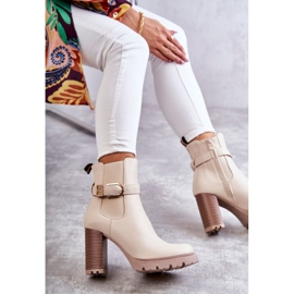 FE1 Botas de piel sobre pilar con cinturón decorativo, beige Maresol 4