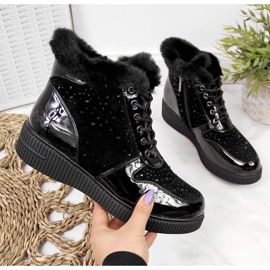 Botas de cuero con aislamiento de cuero negro Rieker 93312-00 en la plataforma 8