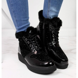 Botas de cuero con aislamiento de cuero negro Rieker 93312-00 en la plataforma 10