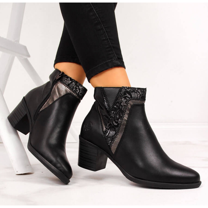 Botas de mujer de piel en el puesto negro Rieker Y2063-00 2