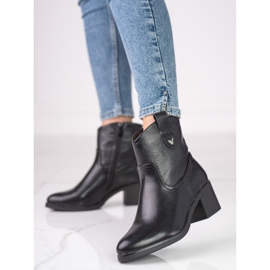 Botas negras de mujer en un poste bajo S. Barski negro 2