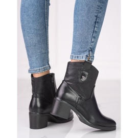 Botas negras de mujer en un poste bajo S. Barski negro 1