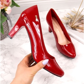 Zapatos de tacón lacados en el puesto rojo Sergio Leone 1