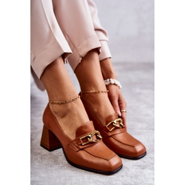Salones Piel Con Cadena Laura Messi 2514 Camel marrón 9