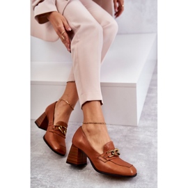 Salones Piel Con Cadena Laura Messi 2514 Camel marrón 10