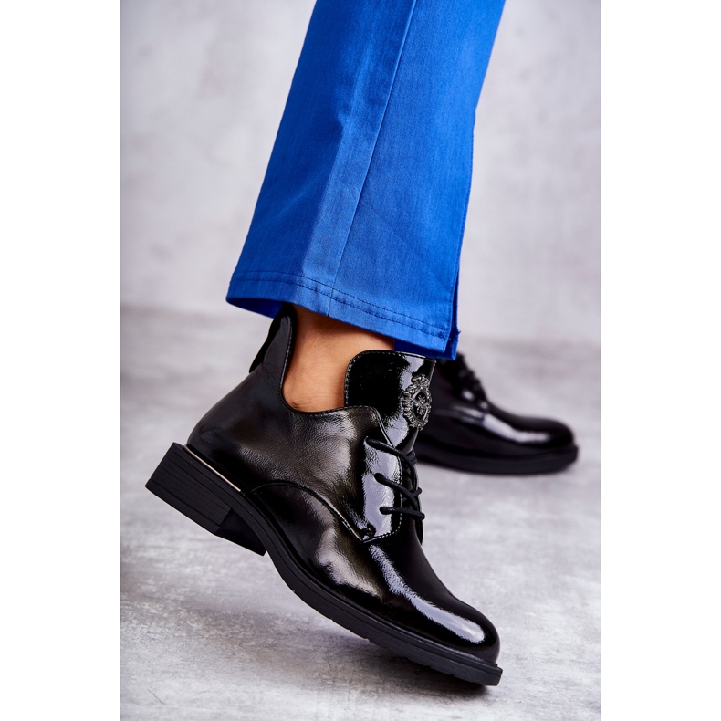 Vinceza Botines De Cordones Lacados Con Recortes Negro Fabiana 1