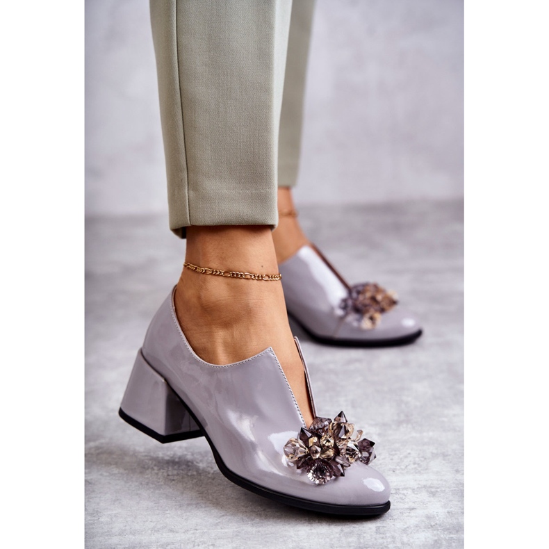 PA2 Zapato Liso Piel Lacada Con Adorno Oscuro Gris Delaver 2