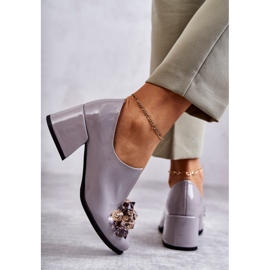 PA2 Zapato Liso Piel Lacada Con Adorno Oscuro Gris Delaver 4