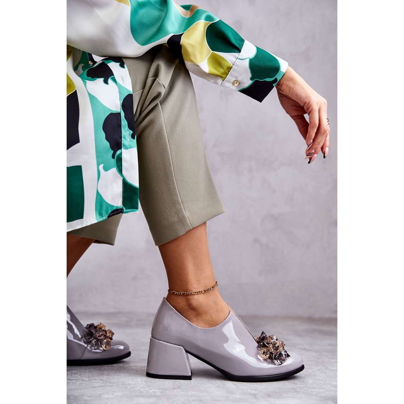 PA2 Zapato Liso Piel Lacada Con Adorno Oscuro Gris Delaver 1