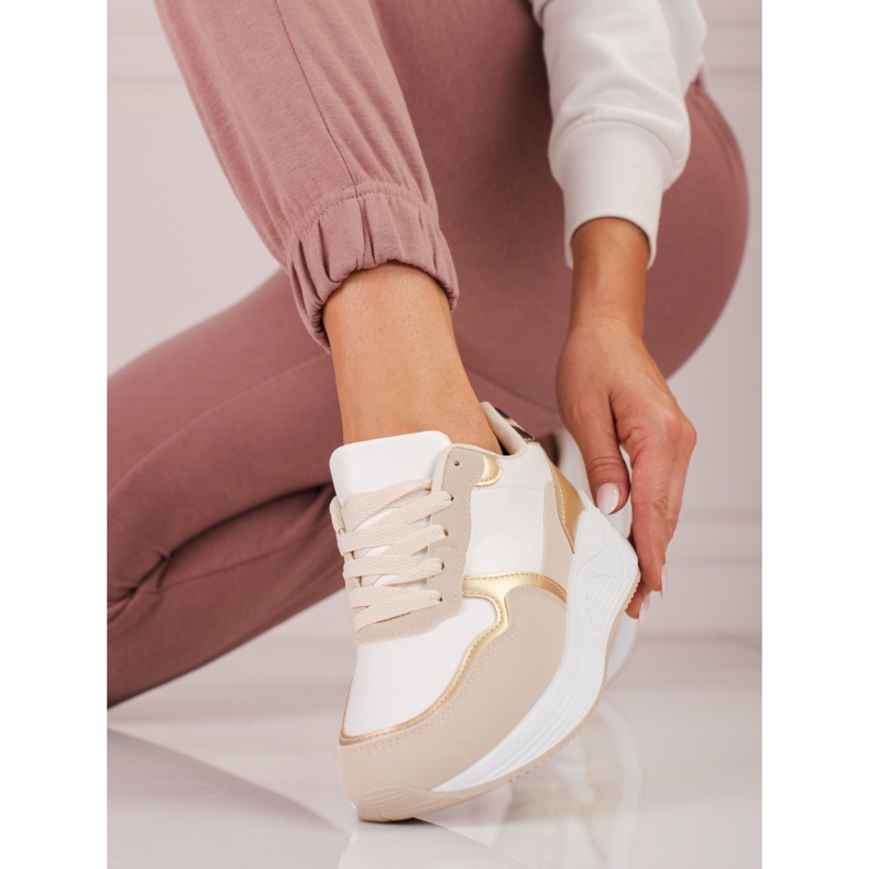 Sneakers Shelovet beige y blanco para mujer con aplicación dorada 1