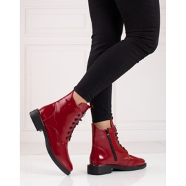 Botines rojos de mujer con cordones fabricados en charol ecológico 1