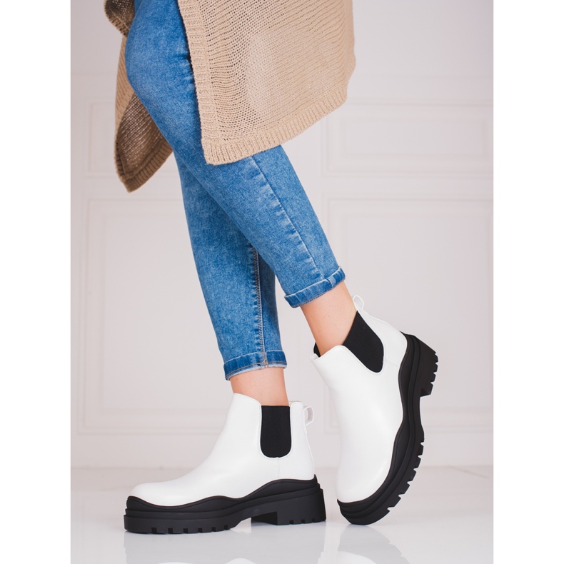 Botas Chelsea de mujer en blanco y negro con plataforma. 1
