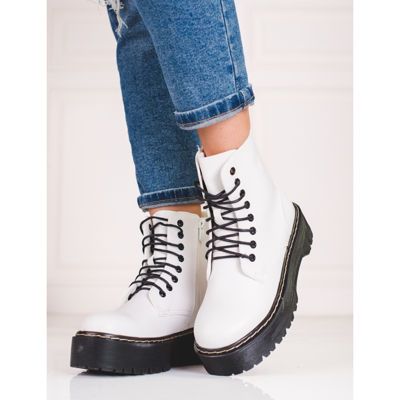 Bolsos Shelovet blancos de mujer atados en la plataforma 1