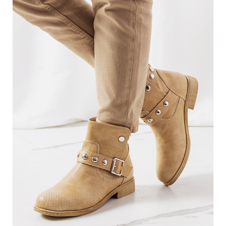 PA1 Botas Punzones en beige 1
