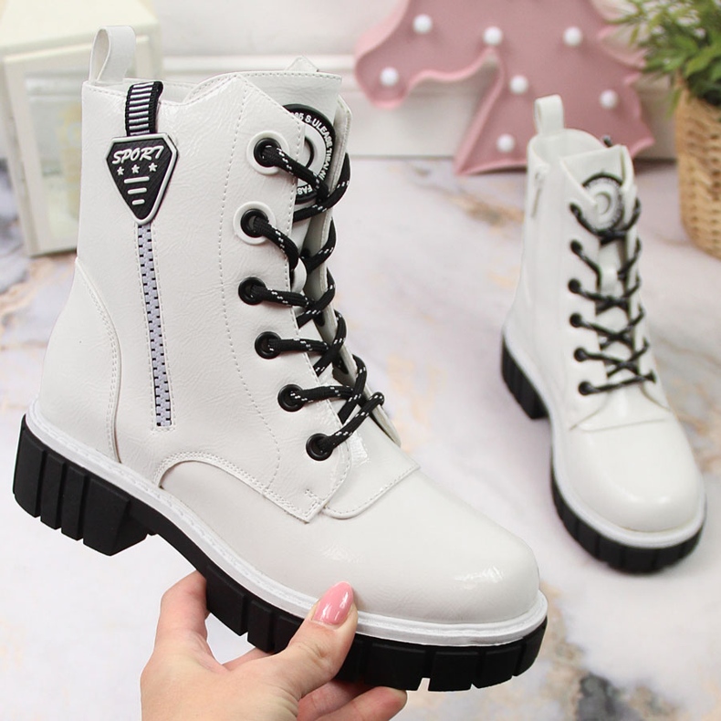 S.Barski Botas barnizadas con aislamiento blanco de S. Bararski 1 S.Barski Botas barnizadas con aislamiento blanco de S. Bararski 1