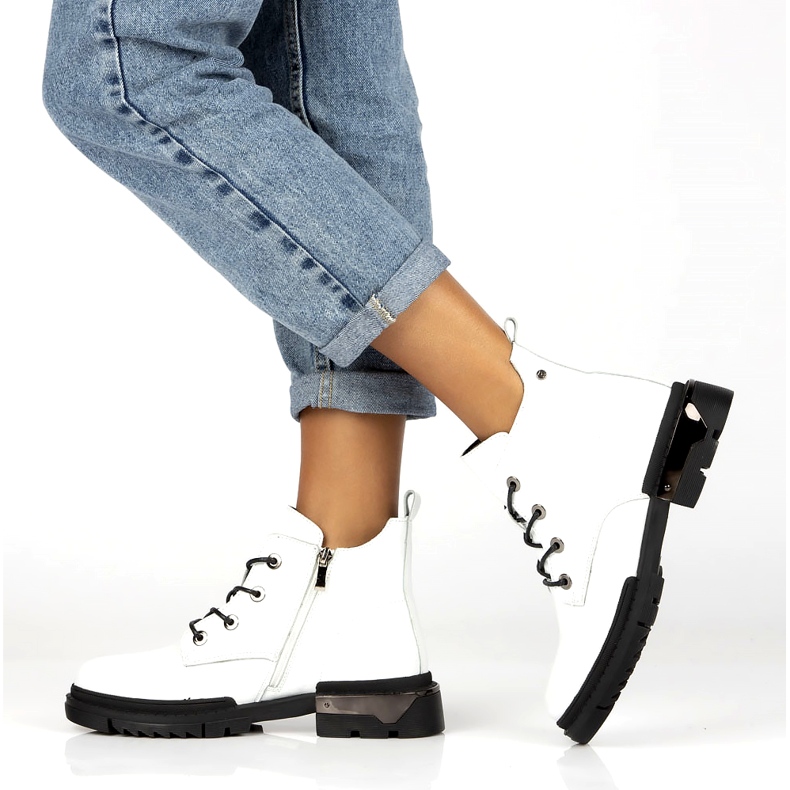 Filippo DBT4173 Botas de charol aisladas, blanco 3