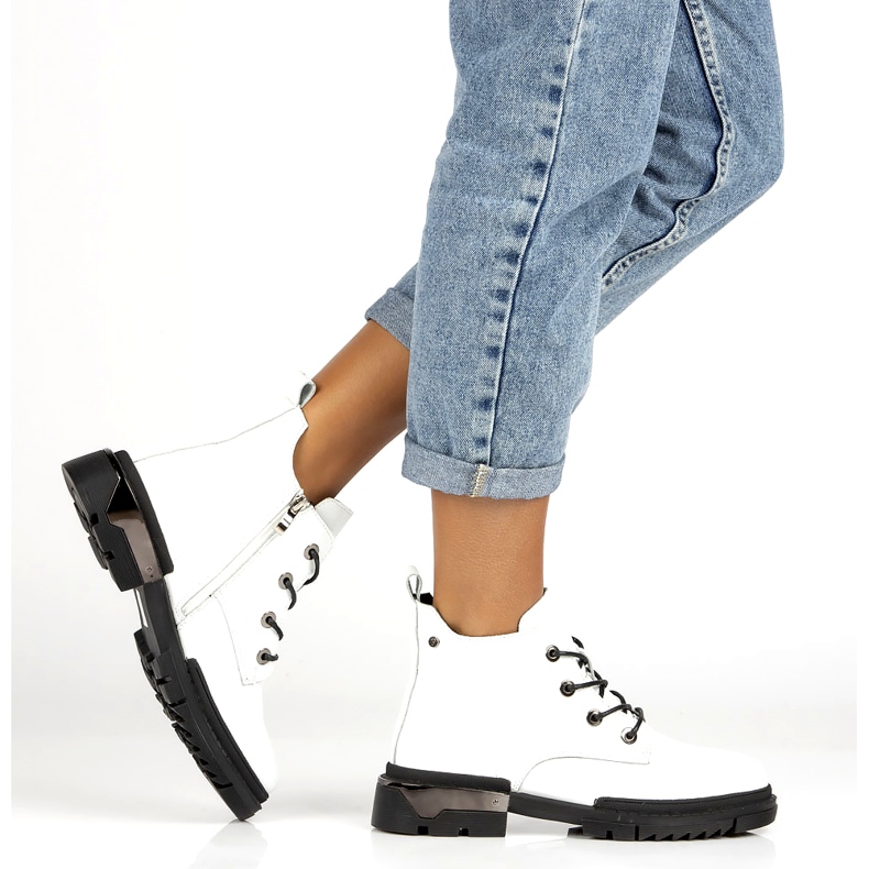 Filippo DBT4173 Botas de charol aisladas, blanco 2