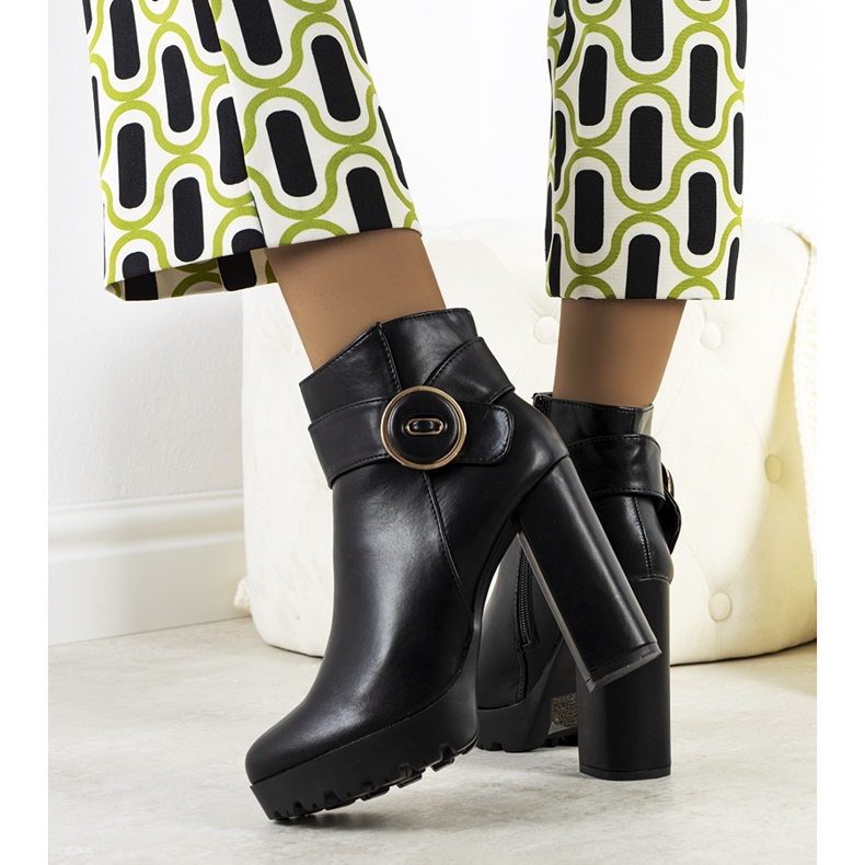 BM Botas negras de tacón alto de Aminat. negro 1