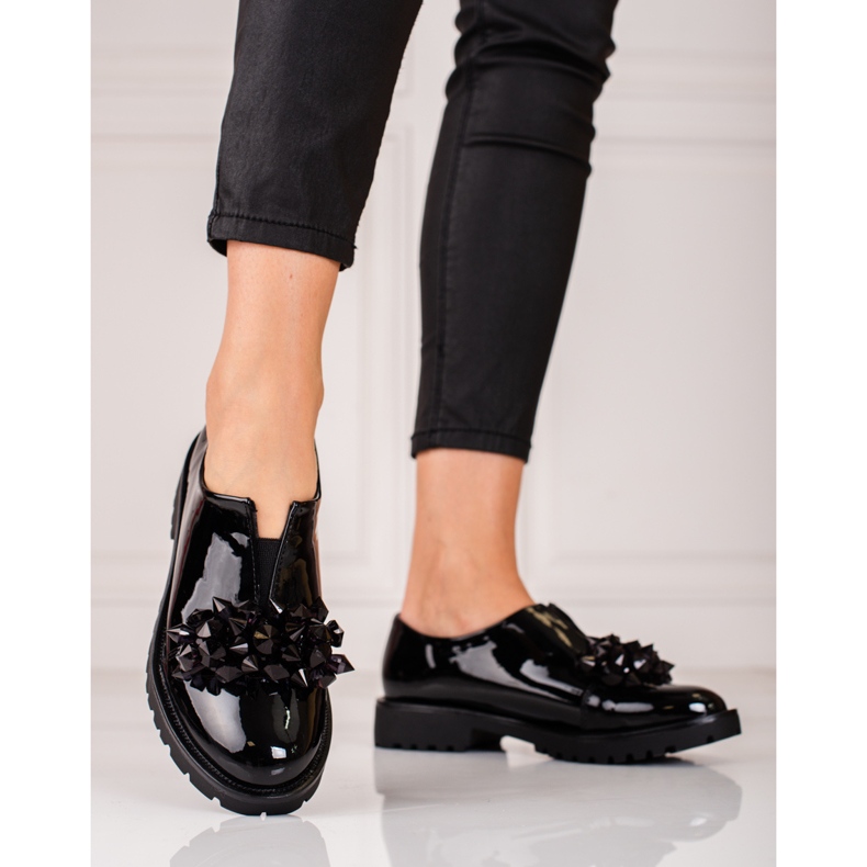 Zapatos lacados de mujer en la plataforma Shelovet. negro 1