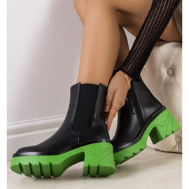 PA1 Botines negros sobre plataforma verde Torrela 1