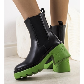 PA1 Botines negros sobre plataforma verde Torrela 2