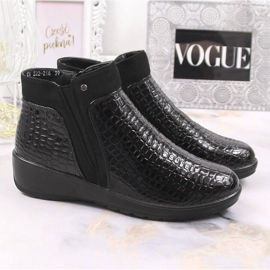 Botas de mujer en una entrepierna de cuña, aislamiento negro T.Sokolski 6