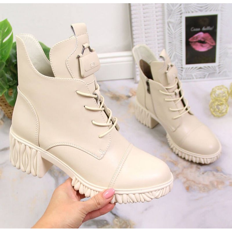 Botas de cuero en el poste aislado Artiker W HBH39B beige 1