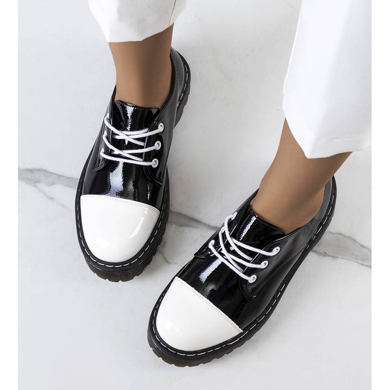 PA1 Zapatos Cardin lacados en negro blanco 1