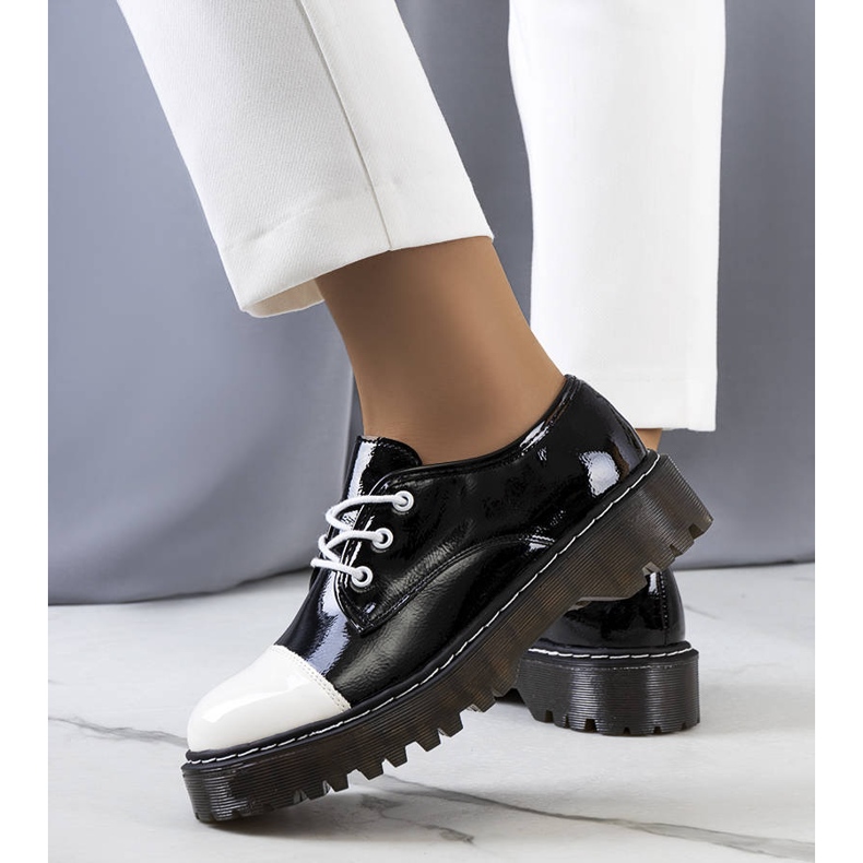 PA1 Zapatos Cardin lacados en negro blanco 2