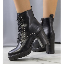 PA1 Botas negras en el puesto de Porrena negro 2