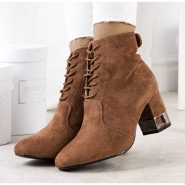 BM Botas marrones en el poste de Verano marrón 1