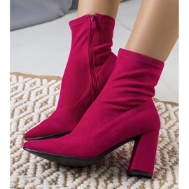 Botines rosas de Itzel 2