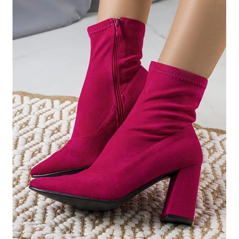 Botines rosas de Itzel 2