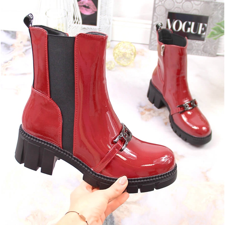 Botas lacadas sobre taco y plataforma con cadena, rojo cálido Potocki 1