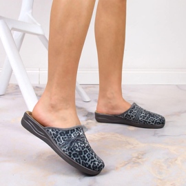 Cómodas zapatillas de estar por casa mujer Inblu estampado leopardo gris 7