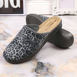 Cómodas zapatillas de estar por casa mujer Inblu estampado leopardo gris 4