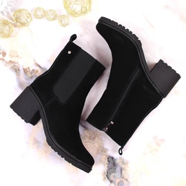 Botas Jodhpur de ante de cuero en el poste, Filippo negro aislado 3