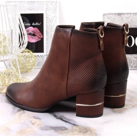 Botas Jodhpur de mujer sobre poste aislado marrón M. Daszyński 3
