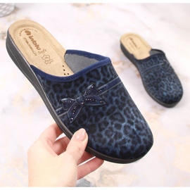 Cómodas zapatillas de casa de mujer Inblu azul marino con estampado de leopardo 2