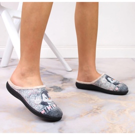 Cómodas zapatillas de estar por casa calentitas para mujer con el pingüino de Inblu gris 7