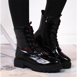 Botines aislantes mujer lacados en negro Laura La.Fi 6