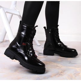 Botines aislantes mujer lacados en negro Laura La.Fi 5