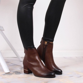 Botas Jodhpur de mujer sobre poste aislado marrón M. Daszyński 7