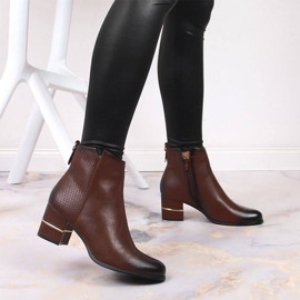 Botas Jodhpur de mujer sobre poste aislado marrón M. Daszyński 6