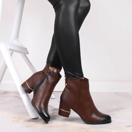 Botas Jodhpur de mujer sobre poste aislado marrón M. Daszyński 5