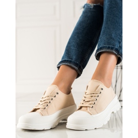 TRENDI Zapatillas beige en la plataforma. 2