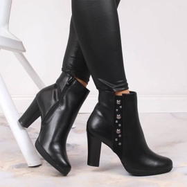 Botas en el poste con la decoración del aislado Jezzi W JEZ384 negro 3